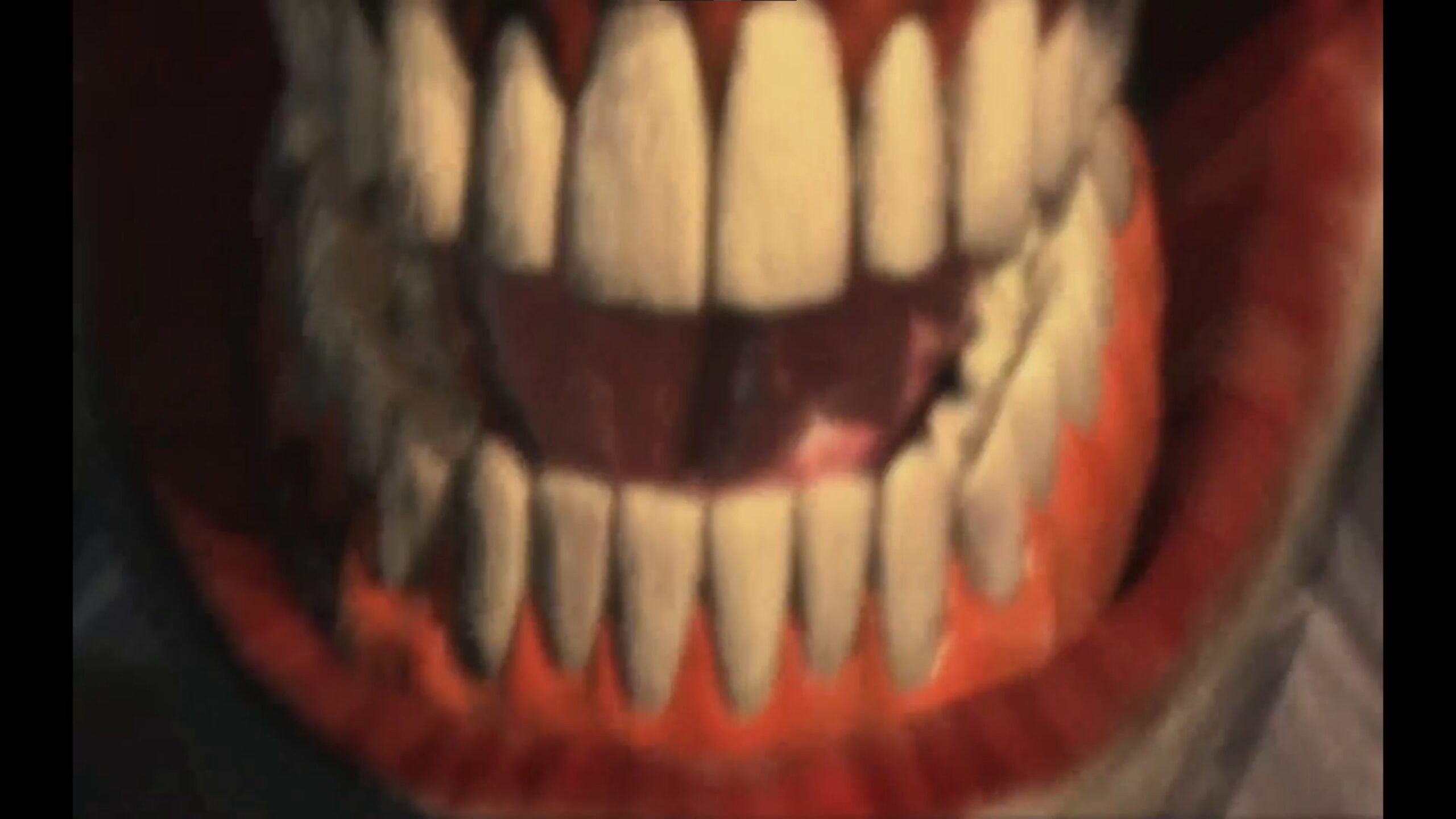 Gleich zu beginnt Kündigt sich ein Monster mit ungewöhnlich guten Zähnen an