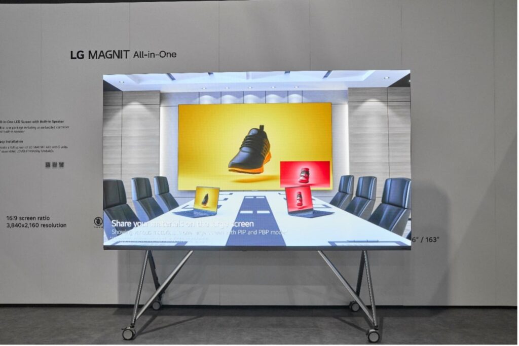 LG Magnit Display auf Rollen