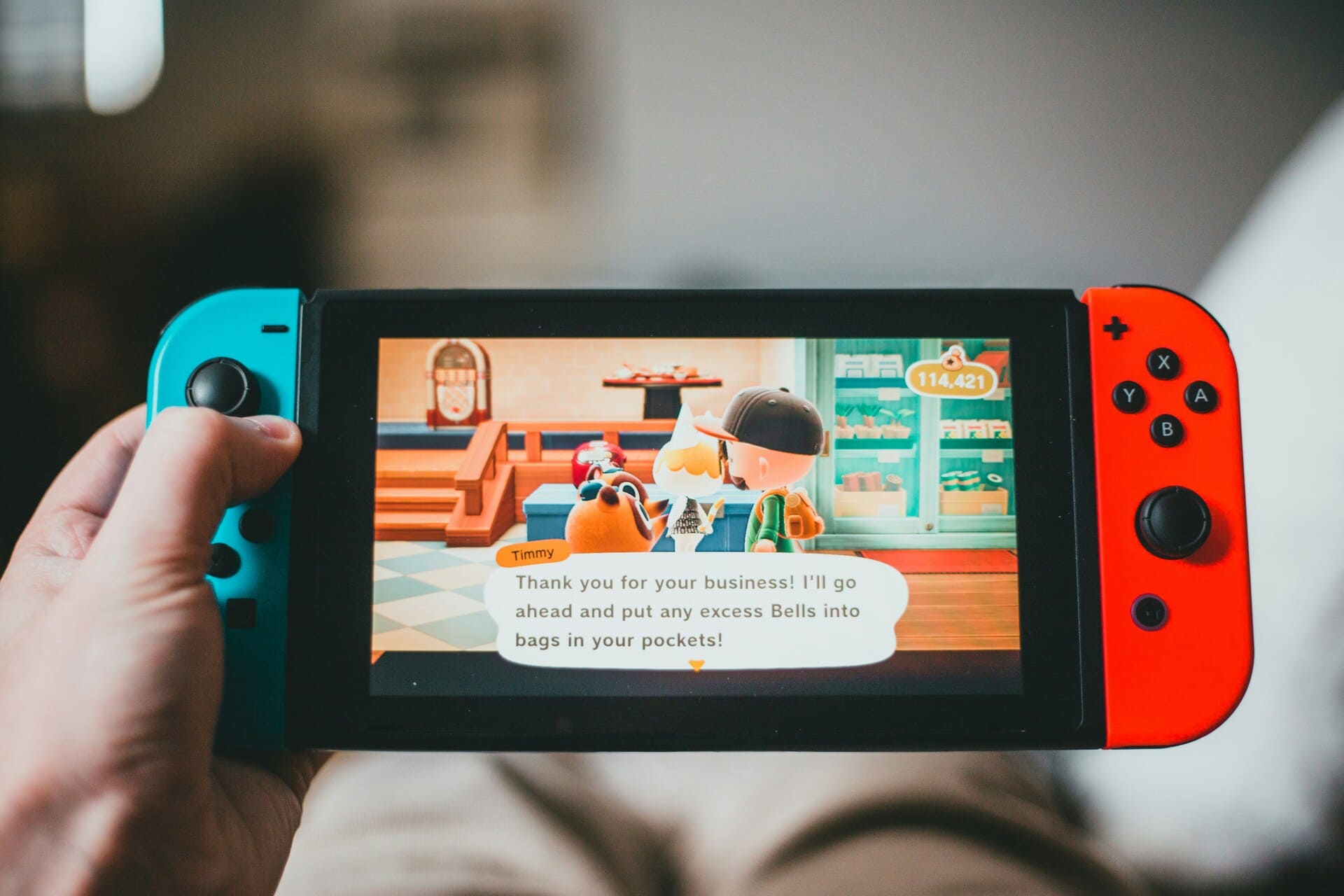 Die Nintendo Switch in Aktion Animal Crossing auf dem Bildschirm