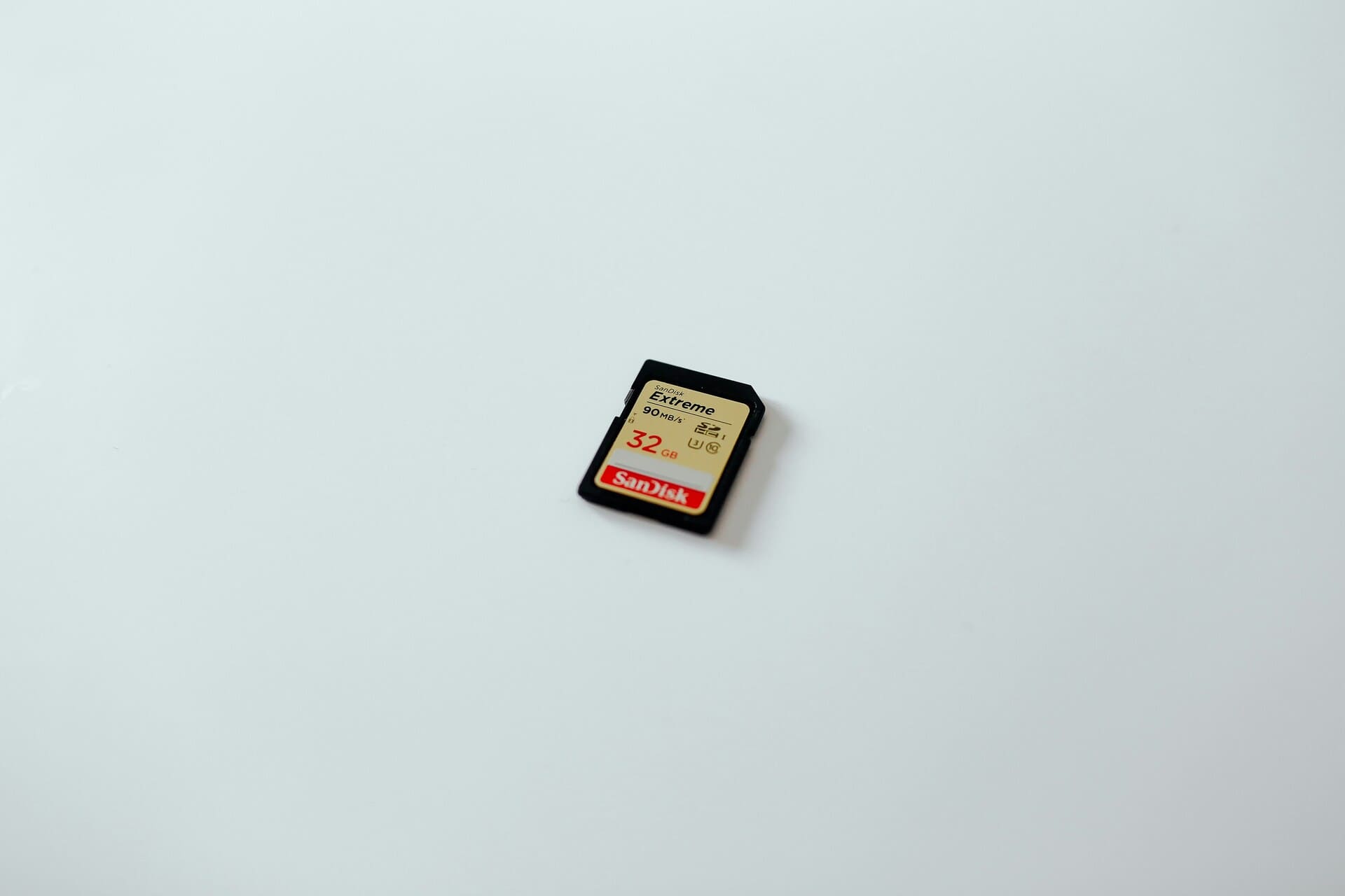 Eine Vielzahl von microSD-Karten, die mit der Nintendo Switch kompatibel sind