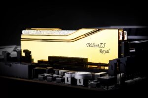 G.SKILL Trident Z5 Royal in Gold auf schwarzem Mainboard