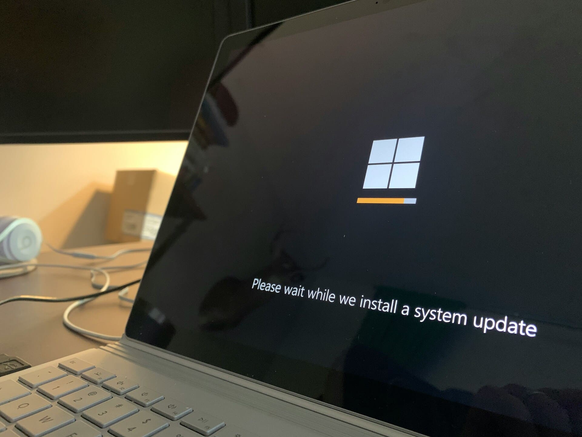 Windows-Update in Bearbeitung Halten Sie Ihr System auf dem neuesten Stand, um von den neuesten Benachrichtigungsfunktionen zu profitieren